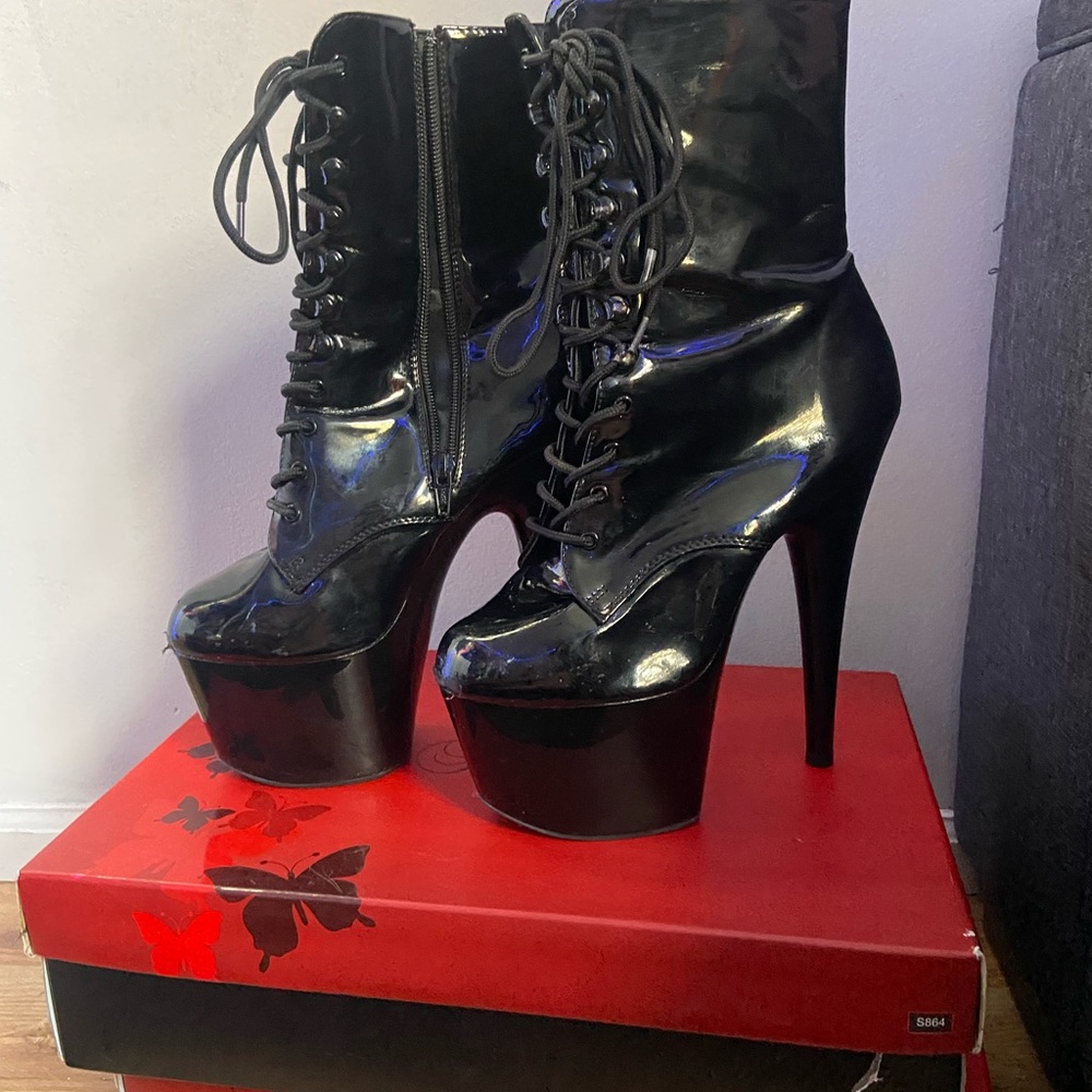 Pleaser Adore-1020 Black Platform Lace-Up Boots